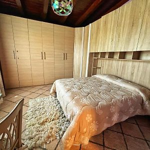 Uitgebreide Kamer met een King Size Bed